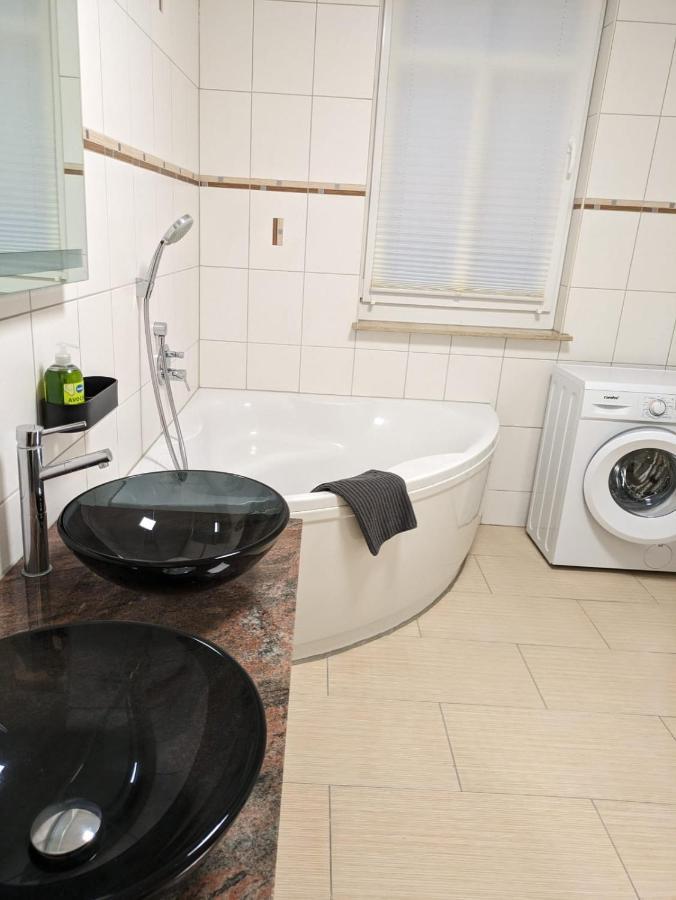 Apartment Humboldt 3 Schlafzimmer,Wifi, Netflix Parken, Terrasse, Klimatisiert, Naehe Zentrum جينا المظهر الخارجي الصورة