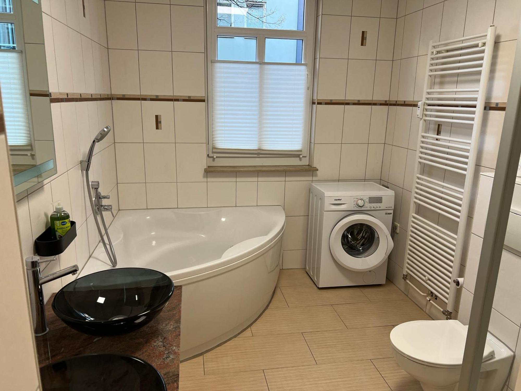 Apartment Humboldt 3 Schlafzimmer,Wifi, Netflix Parken, Terrasse, Klimatisiert, Naehe Zentrum جينا المظهر الخارجي الصورة