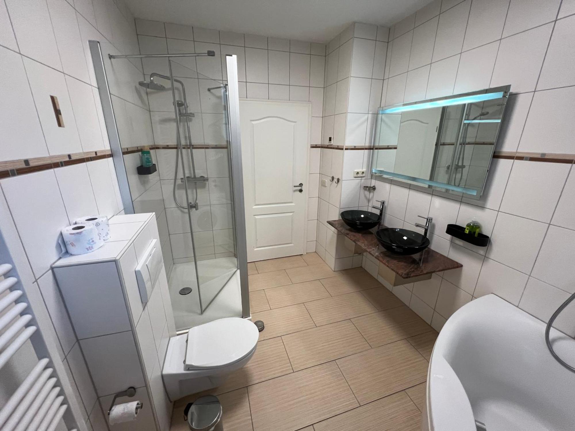 Apartment Humboldt 3 Schlafzimmer,Wifi, Netflix Parken, Terrasse, Klimatisiert, Naehe Zentrum جينا المظهر الخارجي الصورة