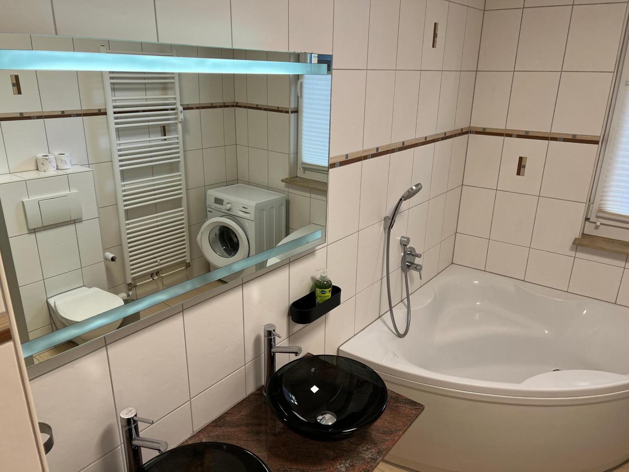 Apartment Humboldt 3 Schlafzimmer,Wifi, Netflix Parken, Terrasse, Klimatisiert, Naehe Zentrum جينا المظهر الخارجي الصورة